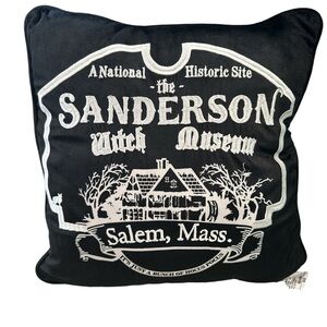 NWOT Disney Hocus Pocus Sanderson Witch Museum Halloween Throw Pillow